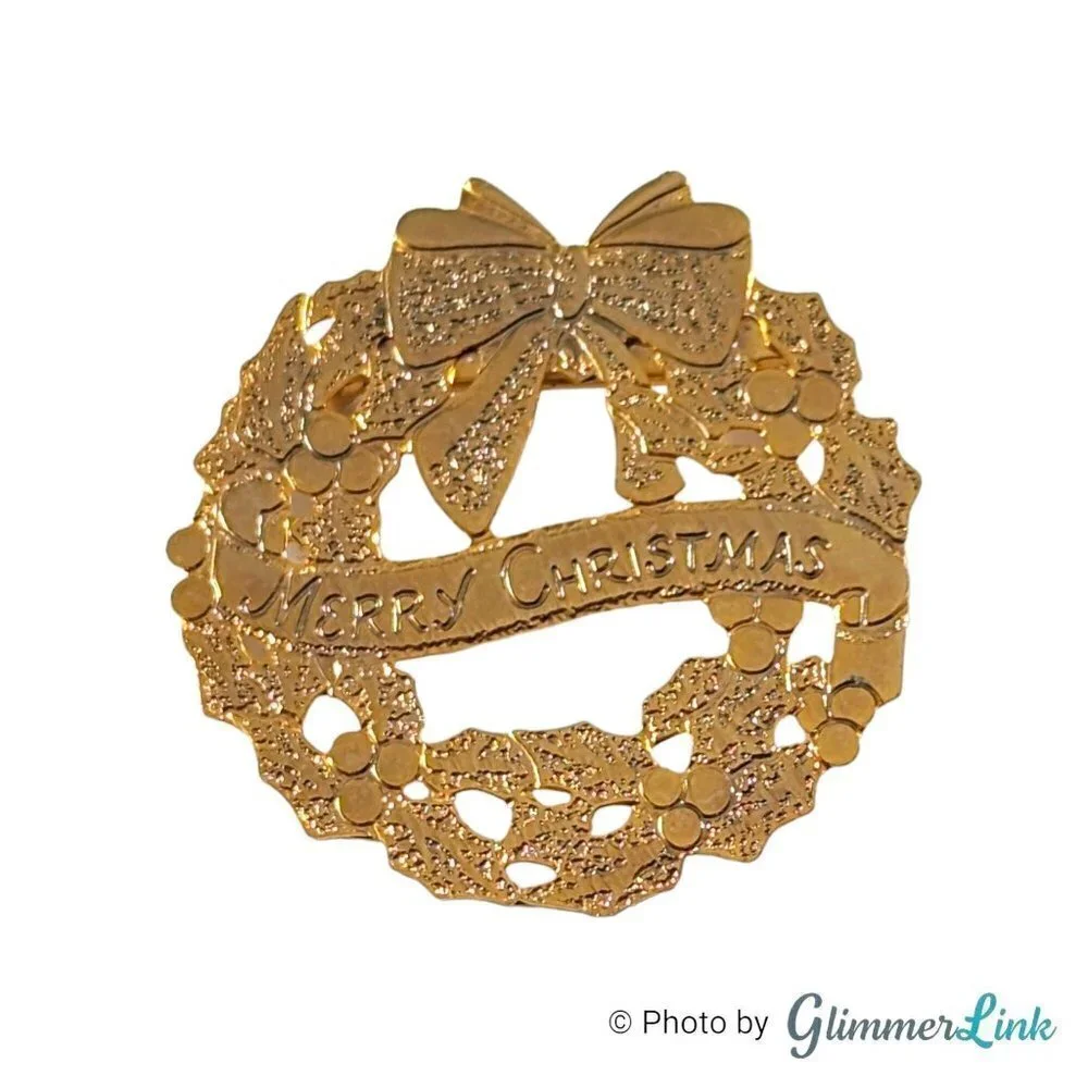 Vintage Flat Etched Merry Christmas Wreath Gold Tone Brooch